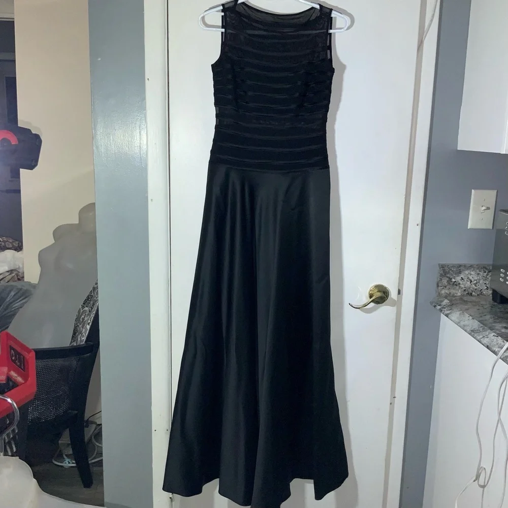 Black Sleeveless Taffeta Long Gown Dress Sz 6 Peekaboo bodice - Picture 11 of 15
